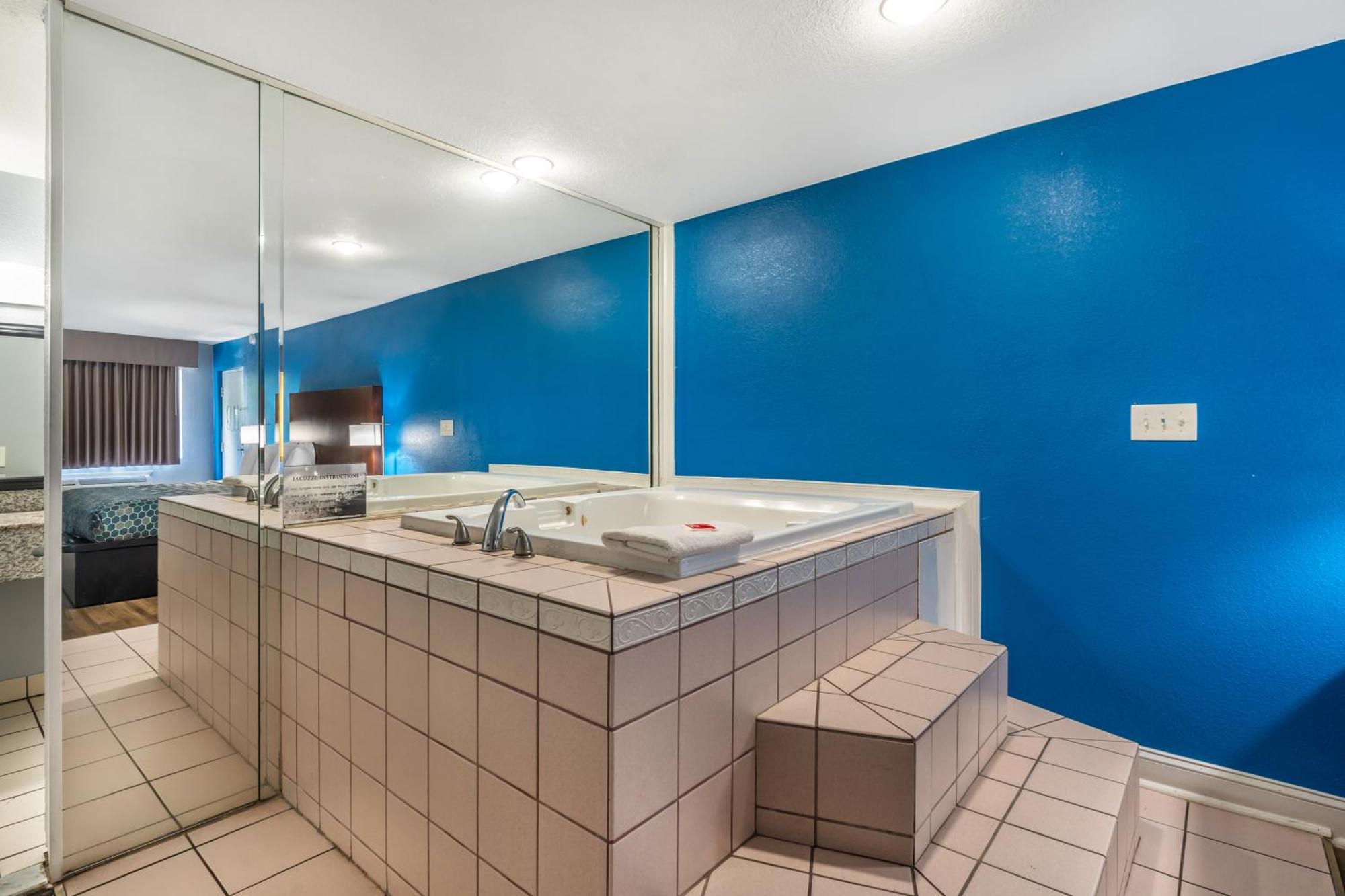 Econo Lodge Inn & Suites I-64 & Us 13 Virginia Beach Dış mekan fotoğraf